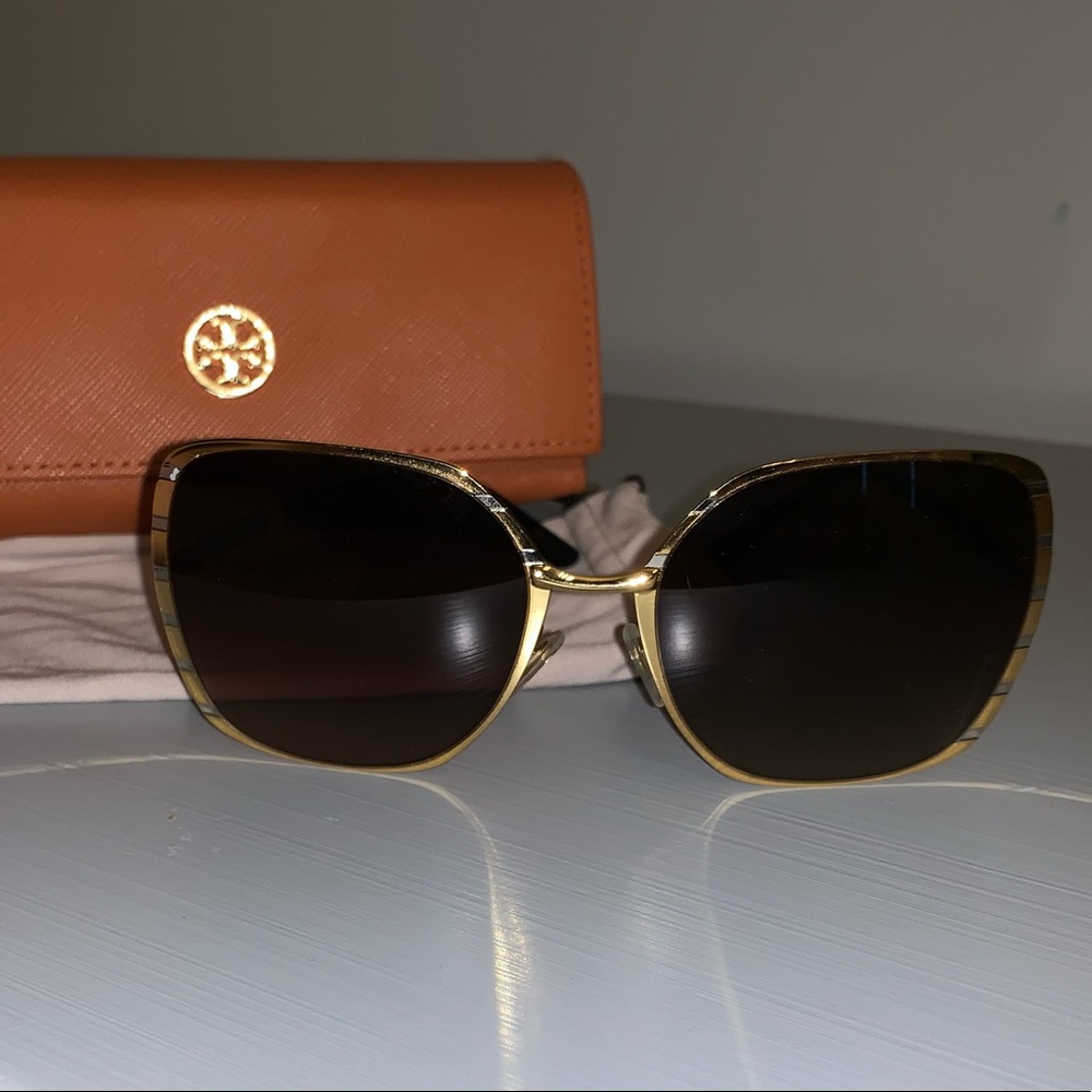 Tory Burch sunglasses! 🕶